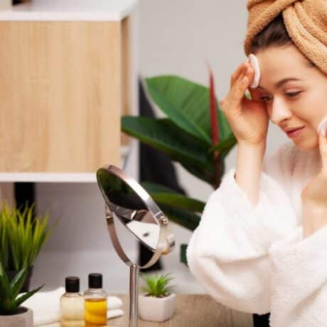 فرق میسلار واتر و ژل شستشو چیست؟ کدام بهتر است؟